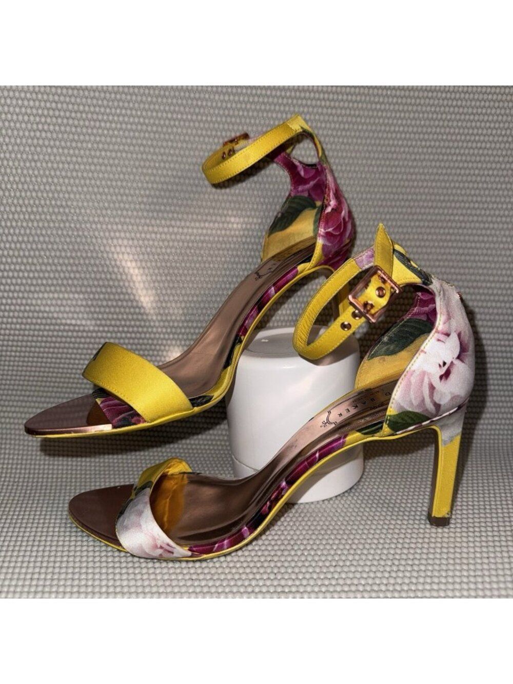 Ted Baker Ulaniip Magnificent Yellow Floral High Heels Womens Size 8 (38.5)